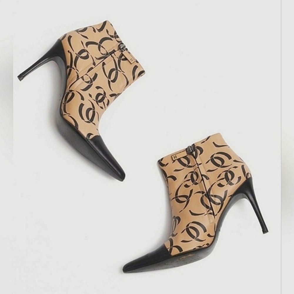 Chanel F/W 2000 runway boots